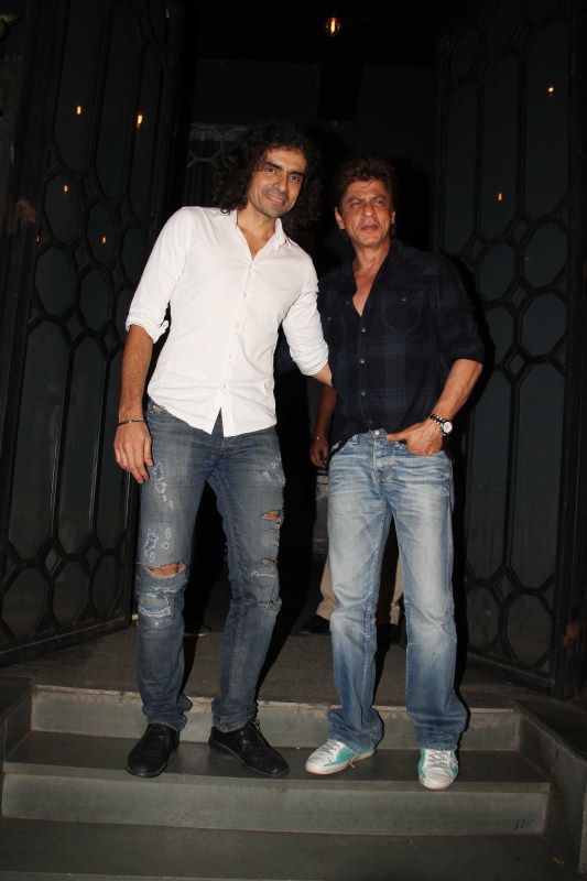 Bollywood actor Shah Rukh Khan and Imtiaz Ali were spotted at a popular restaurant for dinner. Shah Rukh Khan met Imtiaz Ali,Shah Rukh Khan,Imtiaz Ali,Jab Harry Met Sejal