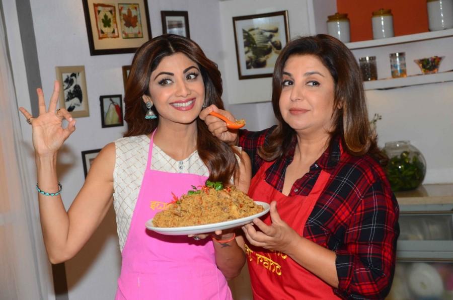 Bollywood actress Shilpa Shetty and filmmaker Farah Khan during the shoot of special Eid episode for Wellness channel in Mumbai on June 10, 2017. Shilpa Shetty,Farah Khan,Shilpa Shetty shoot special Eid episode for Wellness channel,Eid episode,Eid special episod,Wellness channel,actress Shilpa Shetty,bollywood actress Shilpa Shetty
