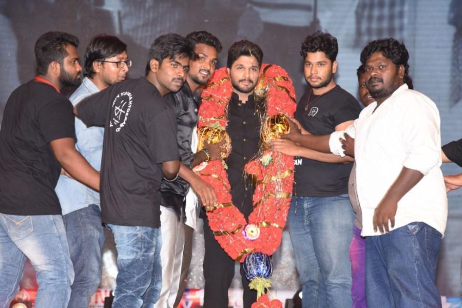 Telugu movie Duvvada Jagannadham audio launch held at Hyderabad. Celebs like Allu Arjun, Pooja Hegde, Dil Raju, Allu Aravind and others graced the event. Allu Arjun,Pooja Hegde,Harish Shankar,Dil Raju,Shirish,Subbaraju,Murali Sharma,Rao Ramesh,Sneha Reddy,Duvvada Jagannadham,Duvvada Jagannadham audio launch,Duvvada Jagannadham audio launch pics,Duvvada Jagannadham audio launch images,Duvvada Jagannadham au