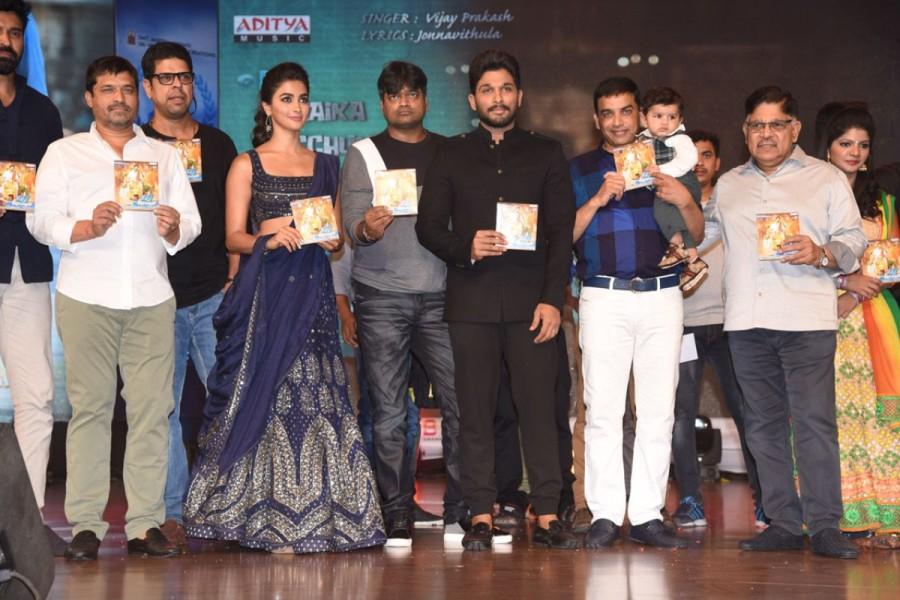 Telugu movie Duvvada Jagannadham audio launch held at Hyderabad. Celebs like Allu Arjun, Pooja Hegde, Sneha Reddy, Allu Ayaan, Dil Raju, Allu Aravind, Subbaraju, Rao Ramesh, Kalamandir Kalyan, Ram Laxman, Murali Sharma and others graced the event. Allu Arjun,Pooja Hegde,Harish Shankar,Dil Raju,Shirish,Subbaraju,Murali Sharma,Rao Ramesh,Sneha Reddy,Duvvada Jagannadham,Duvvada Jagannadham audio launch,Duvvada Jagannadham audio launch pics,Duvvada Jagannadham audio launch images,Duvvada Jagannadham au