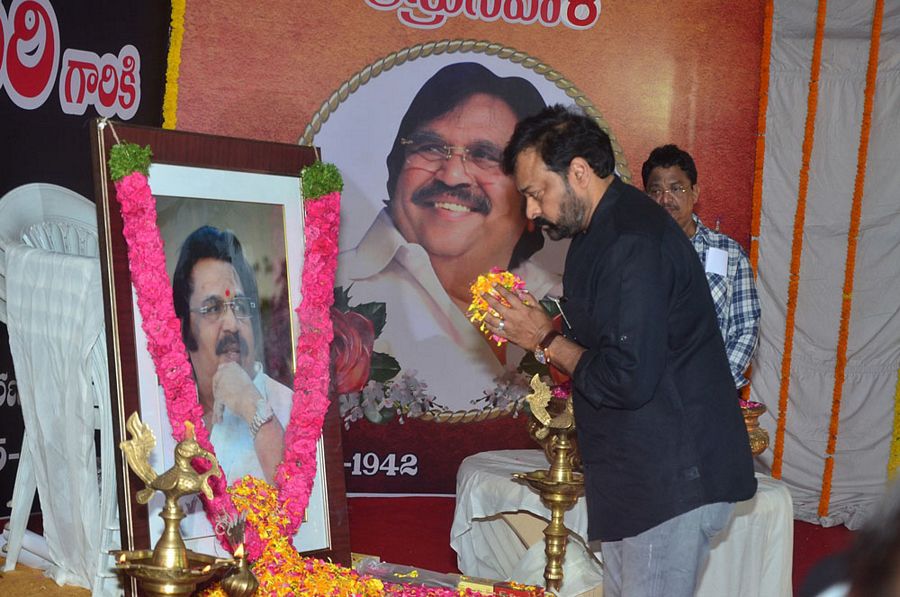 The project is tipped to be made on a budget of over Rs 125 crore. Megastar Chiranjeevi,Chiranjeevi,Chiranjeevi new look,Chiranjeevi mustache,Uyyalawada Narasimha Reddy