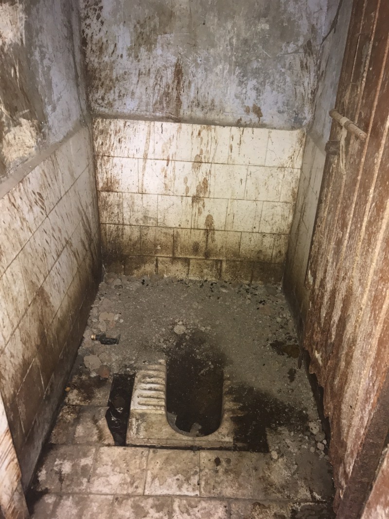 Rakeysh Omprakash Mehra has now moved shooting to a slum settlement behind the Powai Lake, where the men have been going near secluded pipelines to defecate. Rakeysh Omprakash,Rakeysh Omprakash Mehra,toilet,lack of toilet