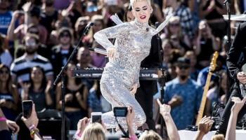 Katy Perry,Katy Perry flashes derriere,Katy Perry - Witness World Wide,Livestream Concert,Katy Perry pics,Katy Perry images,Katy Perry stills,Katy Perry pictures,Katy Perry photos