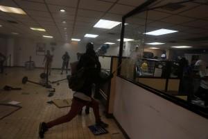 Venezuela Supreme Court office,Protesters attack Venezuela Supreme Court office,Protesters angry