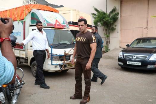 Bollywood actor Salman Khan promotes Tubelight movie.