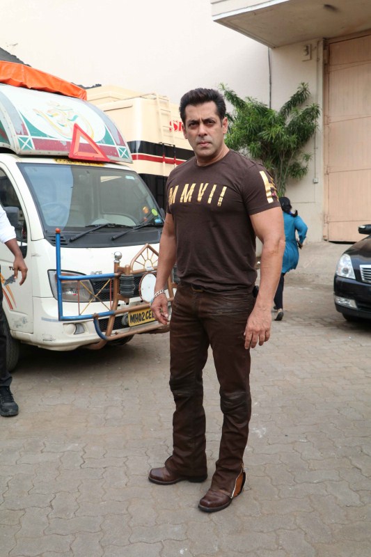 Bollywood superstar Salman Khan promotes Tubelight movie. Salman Khan and Sohail Khan,Salman Khan,Sohail Khan,Salman Khan promotes Tubelight movie,Salman Khan promotes Tubelight,Tubelight,Tubelight movie promotion,Tubelight promotion,Tubelight promotion pics,Tubelight promotion images