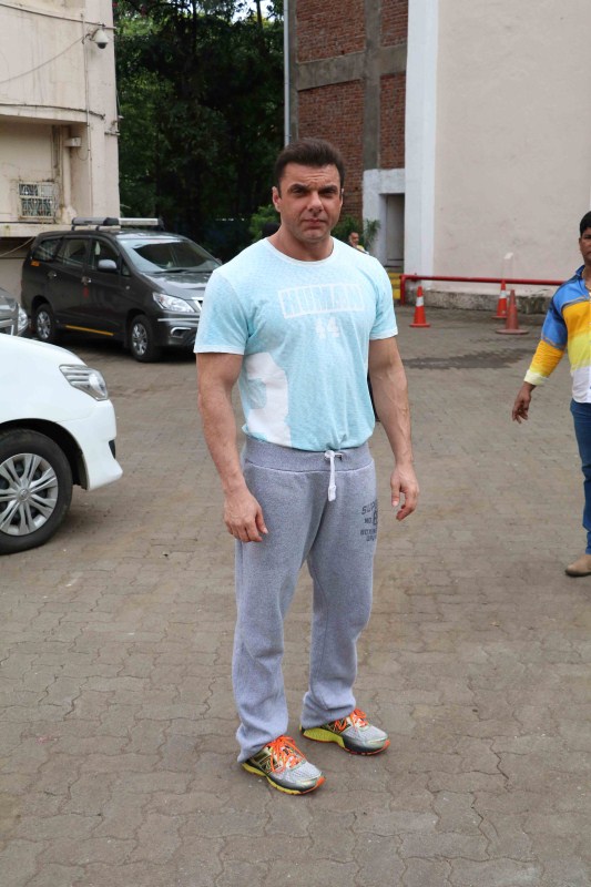 Bollywood actor Sohail Khan promotes Tubelight movie in Mumbai. Salman Khan and Sohail Khan,Salman Khan,Sohail Khan,Salman Khan promotes Tubelight movie,Salman Khan promotes Tubelight,Tubelight,Tubelight movie promotion,Tubelight promotion,Tubelight promotion pics,Tubelight promotion images