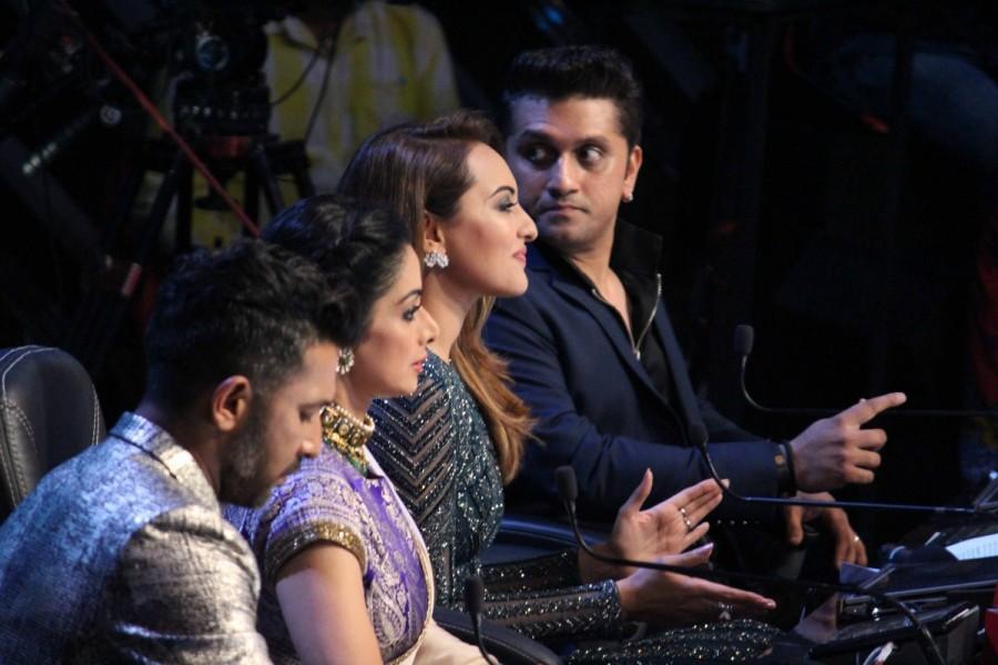 Bollywood actress Sonakshi Sinha and Sridevi on the sets of Nach Baliye Season 8, in Mumbai on June 13, 2017. Sridevi Kapoor and Sonakshi Sinha,Sridevi Kapoor,Sonakshi Sinha,Sridevi on the sets of Nach Baliye Season 8,Nach Baliye Season 8,Nach Baliye Season 8 on the sets