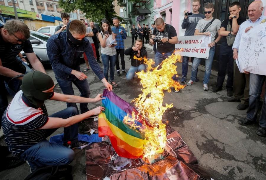Rainbow flag burned,Ukraine Pride event,Anti-LGBT protesters,Kiev Pride 2017,Ukrainian capital,Anti-LGBT protesters burned a rainbow flag
