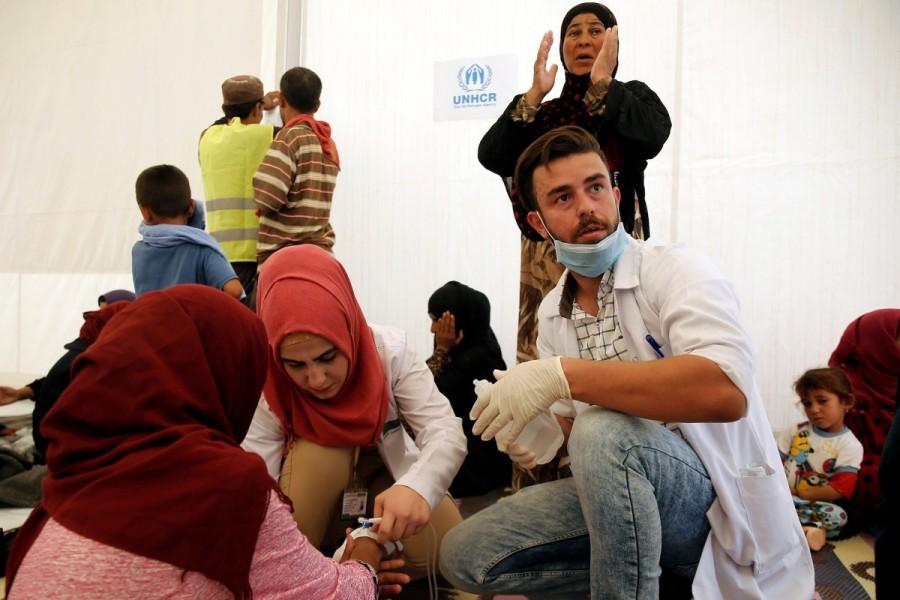 Doctors treat displaced Iraqi people in a field hospital at the Hasansham U2 camp, where more than 300 people fell ill in a mass outbreak of food poisoning, in al-Khazer, east of Mosul, Iraq June 13, 2017. Food poisoning outbreak,Food poisoning,Food poisoning outbreak at Iraqi camp,Iraqi camp,Food poisoning at Iraqi camp,Iraqi city,Mosul