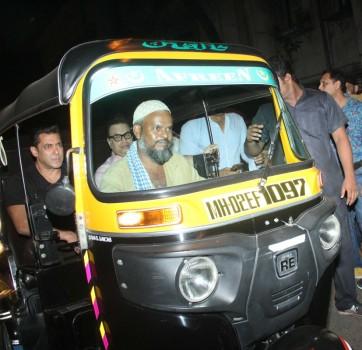 Bollywood superstar Salman Khan ditched his regular luxury car drive for an auto-rickshaw ride back from the Mehboob Studio in Bandra here.
