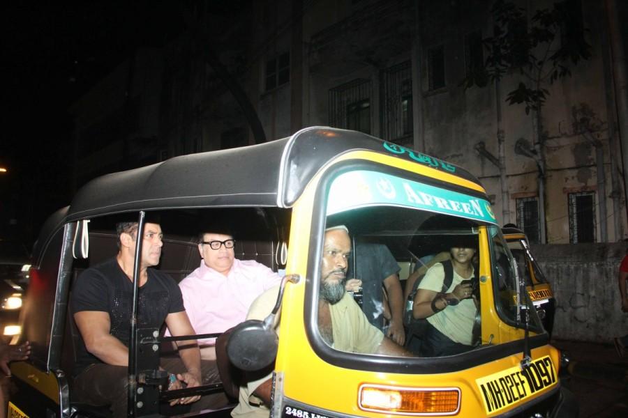 The 51-year-old actor, who was accompanied by filmmaker Ramesh Taurani, was spotted wearing a black t-shirt and dark brown pants while he was returning from the studio on Tuesday. Salman Khan,actor Salman Khan,Salman Khan ditches car for cycle,Bollywood superstar Salman Khan,Salman Khan auto ride
