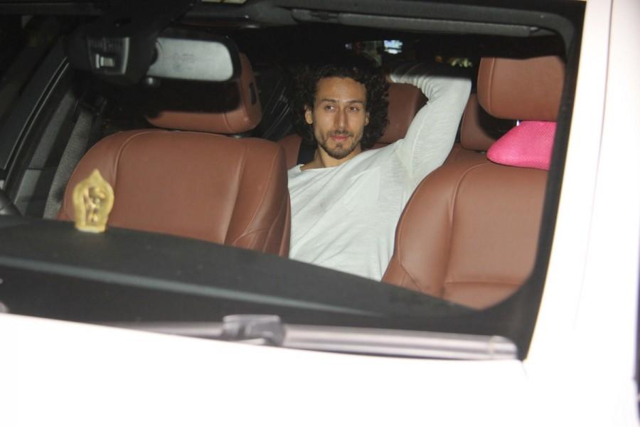 Bollywood actor Tiger Shroff Disha Patani spotted at Bandra, Mumbai. Tiger Shroff and Disha Patani,Tiger Shroff,Disha Patani,Tiger Shroff spotted at Bandra,Disha Patani spotted at Bandra,Tiger Shroff at Bandra,Disha Patani at Bandra