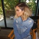 Model Khloé Alexandra Kardashian shows off lob Haircut.