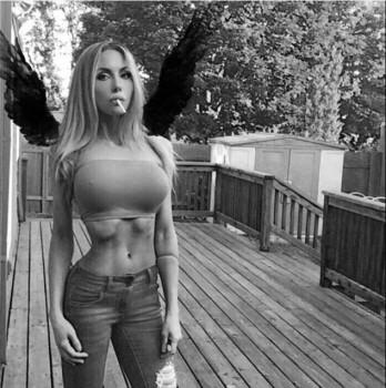 Fans criticised Chloe Lattanzi to flaunt her ‘unhealthy’ but slender figure in a crop top.