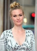 Julia Stiles,Julia Stiles flaunts off her baby bump,Julia Stiles baby bump,Julia Stiles baby bump pics,Julia Stiles baby bump images,Julia Stiles baby bump stills,Julia Stiles baby bump pictures,Julia Stiles baby bump photos
