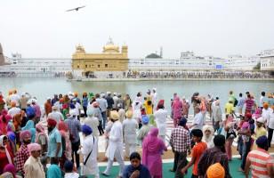 Baisakhi celebration at Golden Temple,Baisakhi celebration pictures,Baisakhi celebration images,Baisakhi 2015,Baisakhi celebration at Golden Temple Photos,Amritsar : Baisakhi celebration at Golden Temple,Golden Temple,Amritsar,AMRITSAR : Baisakhi celebra
