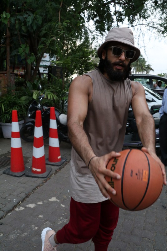 Bollywood actor Actor Ranveer Singh snapped at Otters club. Actor Ranveer Singh,Ranveer Singh,Ranveer Singh at Otters club,Ranveer Singh spotted Bandra