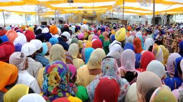 Baisakhi celebration at Golden Temple,Baisakhi celebration pictures,Baisakhi celebration images,Baisakhi 2015,Baisakhi celebration at Golden Temple Photos,Amritsar : Baisakhi celebration at Golden Temple,Golden Temple,Amritsar,AMRITSAR : Baisakhi celebra