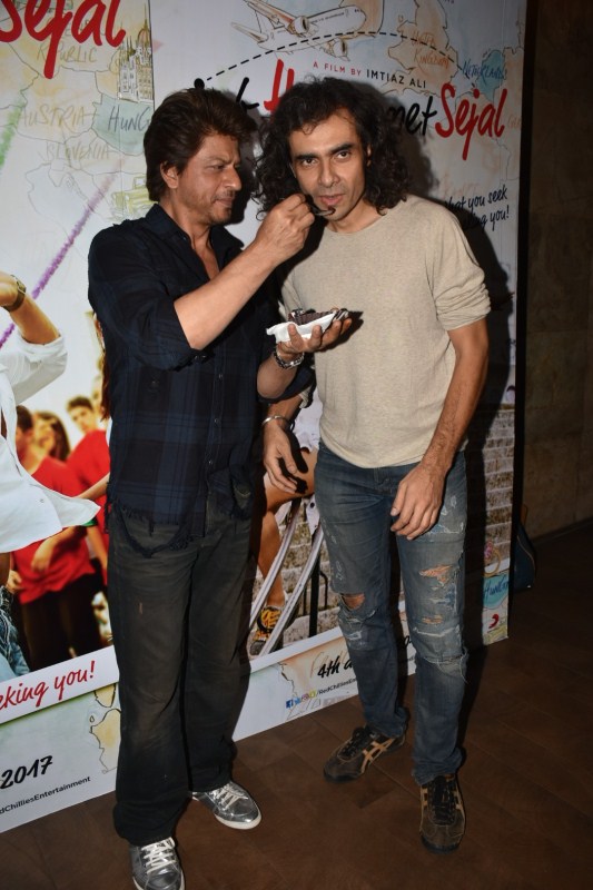Shah Rukh replied Anushka saying, Leather jacket, the bike with macho Imtiaz sir atop!The pic is self explanatory.V r fans of his model like looks. The makers of 'Jab Harry Met Sejal' changed the marketing grammar, to come with 'Mini trails' Shah Rukh Khan,Imtiaz Ali,Imtiaz Ali birthday,SRK,Shah Rukh Khan and Imtiaz Ali,Jab Harry met Sejal