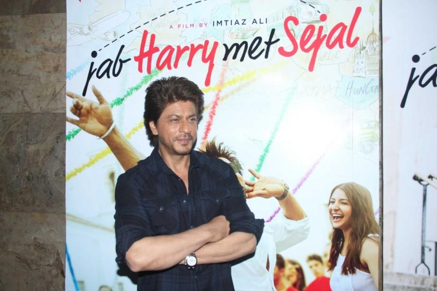 Bollywood actor Shah Rukh Khan spotted during the mini trailer launch of film Jab Harry Met Sejal in Mumbai on June 16, 2017. Shah Rukh Khan and Imtiaz Ali,Shah Rukh Khan,Imtiaz Ali,Anupama Chopra,Jab Harry Met Sejal mini trailer launch,Jab Harry Met Sejal trailer launch,Jab Harry Met Sejal trailer launch pics,Jab Harry Met Sejal trailer launch images,Jab Harry Met Sejal trailer