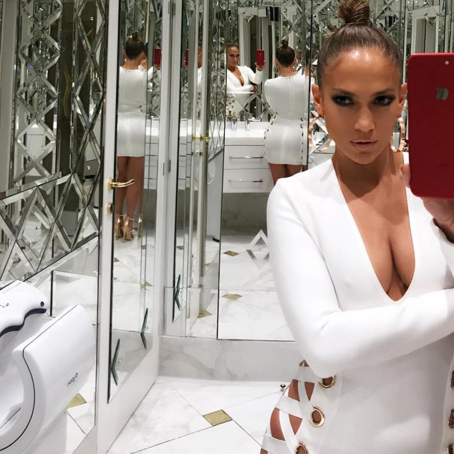 Jennifer Lopez Shares A Stunning Selfie Picture Photos Images Gallery