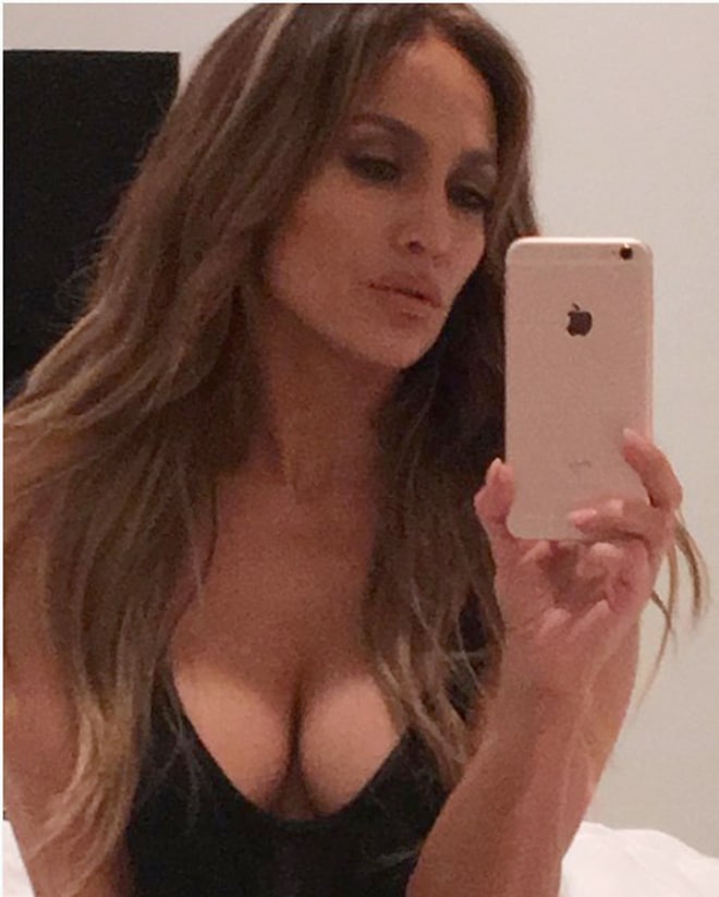 Jennifer Lopez Shares A Stunning Selfie Picture Photos Images Gallery