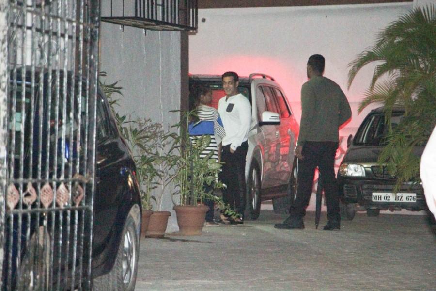 Bollywood actor Salman Khan with Family at Sister Alvira Agnihotri's House in Mumbai. Tubelight,Salman Khan,Salman Khan with Family,Alvira Agnihotri,Alvira Agnihotri house,Salman Khan at Alvira Agnihotri house