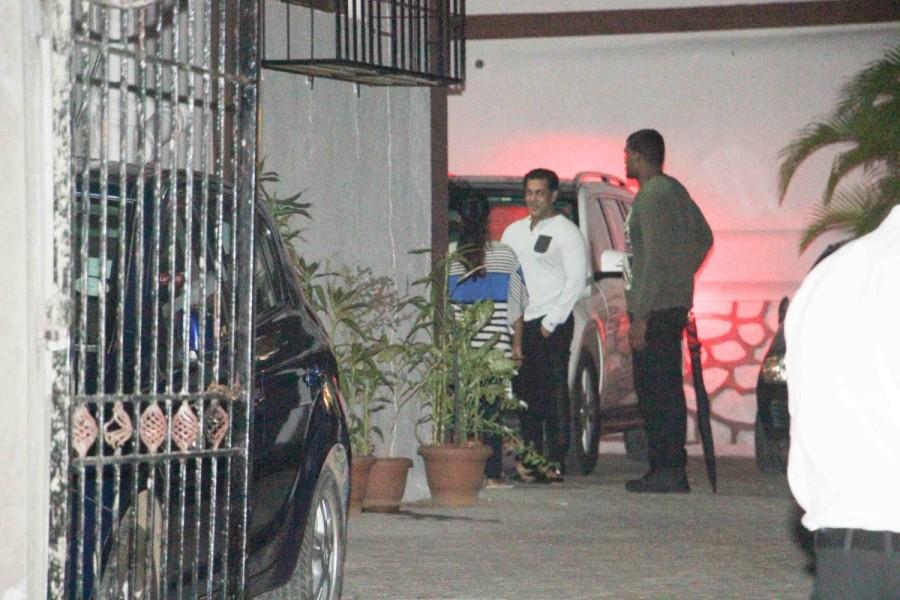 Bollywood actor Salman Khan with Family at Sister Alvira Agnihotri's House on June 18, 2017 in Mumbai. Tubelight,Salman Khan,Salman Khan with Family,Alvira Agnihotri,Alvira Agnihotri house,Salman Khan at Alvira Agnihotri house