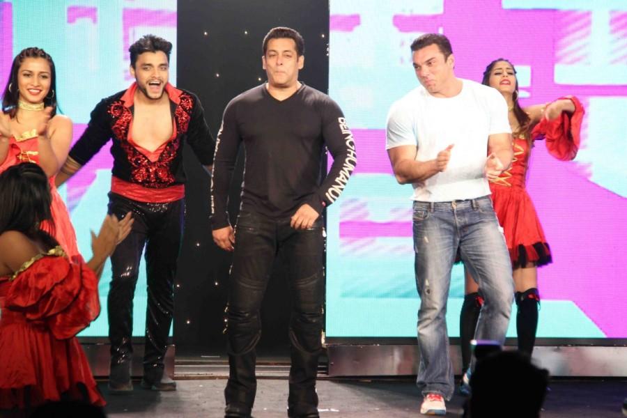 "Tubelight", directed by Kabir Khan, dwells on the 1962 border conflict between India and China. Salman features in the movie with brother Sohail. Salman Khan,Sohail Khan,Kabir Khan,Tubelight,Tubelight movie promotion,Tubelight promotion,Tubelight promotion pics,Tubelight promotion images,Tubelight promotion stills,Tubelight promotion pictures,Tubelight promotion photos