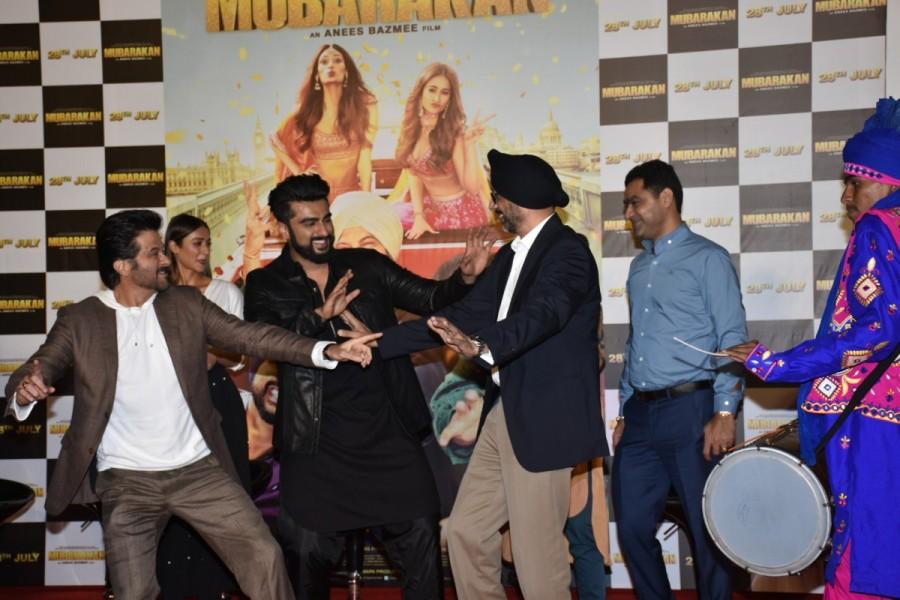 The trailer launch was a celebration in itself, which made the visitors feel like they entered a wedding jollification. A special corner was created for the audiences to become a part of the ceremony as the boys wore paghdi's and the girl's parandhas. Anil Kapoor,Arjun Kapoor,Ileana D'cruz,Athiya Shetty,Mubarakan,Mubarakan trailer,Mubarakan trailer launch,Mubarakan trailer launch pics,Mubarakan trailer launch images,Mubarakan trailer launch stills,Mubarakan trailer launch pictures