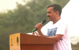 Arvind Kejriwall,CM Arvind Kejriwall,Arvind Kejriwall performs yoga,Chief Minister Arvind Kejriwal,International Yoga Day,International Yoga Day 2017