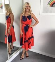 Holly Willoughby,Holly Willoughby figure,Holly Willoughby slim figure,Holly Willoughby bikini pics,Holly Willoughby bikini images,Holly Willoughby bikini stills,Holly Willoughby curves,Holly Willoughby curves pics,Holly Willoughby flaunts curves,Holly Wil