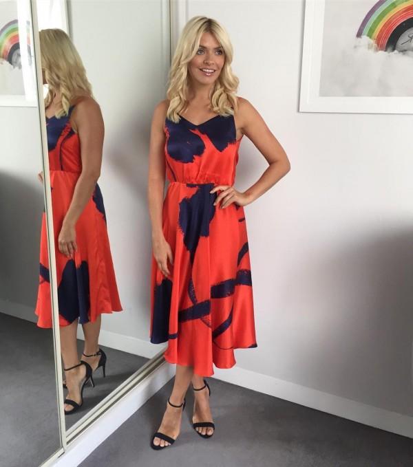 Holly Willoughby Flaunts Her Slimline Figure Photos Images Gallery 68738