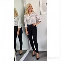 Holly Willoughby,Holly Willoughby figure,Holly Willoughby slim figure,Holly Willoughby bikini pics,Holly Willoughby bikini images,Holly Willoughby bikini stills,Holly Willoughby curves,Holly Willoughby curves pics,Holly Willoughby flaunts curves,Holly Wil