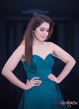 Check out the latest images of South Indian actress Raashi Khanna.