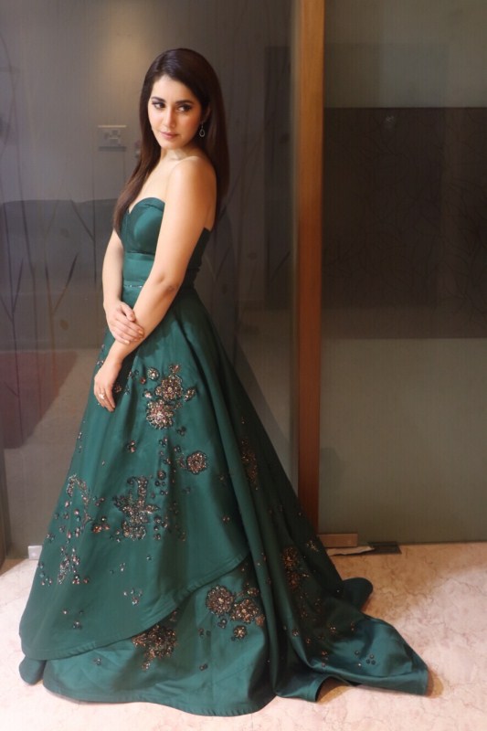 Check out the latest pics of South Indian actress Raashi Khanna. Raashi Khanna,actress Raashi Khanna,Raashi Khanna pics,Raashi Khanna images,Raashi Khanna stills,Raashi Khanna pictures,Raashi Khanna photos