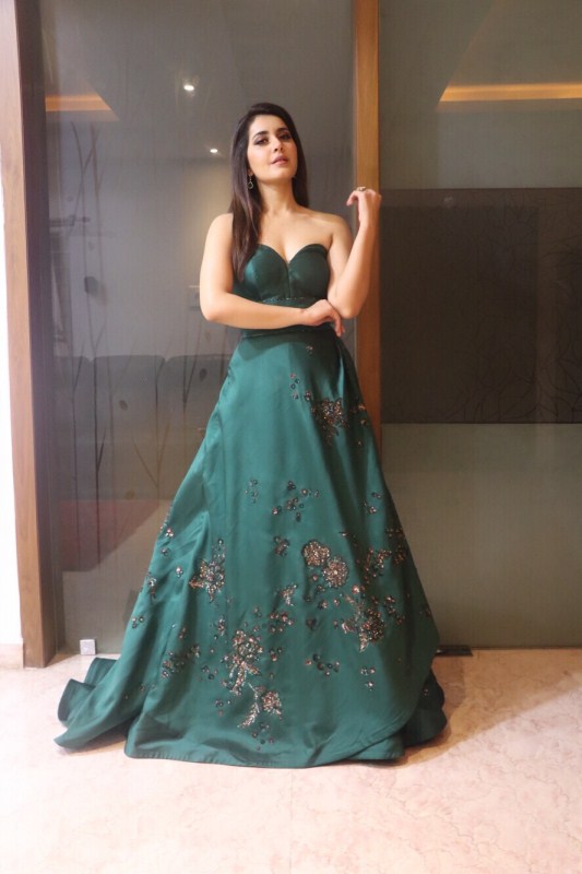 Check out the latest snaps of South Indian actress Raashi Khanna. Raashi Khanna,actress Raashi Khanna,Raashi Khanna pics,Raashi Khanna images,Raashi Khanna stills,Raashi Khanna pictures,Raashi Khanna photos