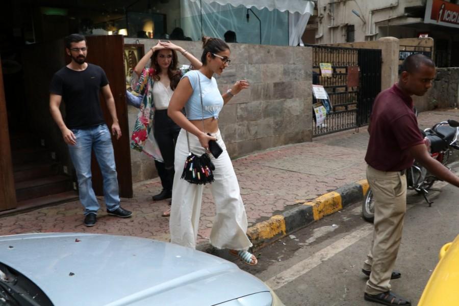 Bollywood actress Ileana D'Cruz spotted at Indigo Cafe at Bandra in Mumbai. Ileana D'Cruz at Indigo Cafe,Ileana D'Cruz snapped at Indigo Cafe,Ileana D'Cruz spotted at Bandra,Ileana D'Cruz,actress Ileana D'Cruz,Ileana D'Cruz latest pics