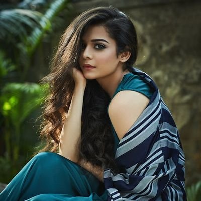 Mithila Palkar: The young and beautiful actress Mithila Palkar is a YouTube sensation with her web series 'Girl In The City’ and 'Little Things' and Dice web series. The actress won hearts of millions by her cute looks and natural performances in all her web series. The actress started off her career with a short film in Marathi Maza Honeymoon which was showcased in 16th Mumbai Film Festival where her presence in the film was much appreciated. She then went on to explore feature by doing a Hindi film Katti Batti alongside Imran Khan. Other than being an actor Mithila also tried her vocals for a Marathi song that instantly went viral after it was released on Maharashtra. Day. After exploring platforms of web series, short films and Hindi feature film the young budding actress did a Marathi feature film Muramba as the lead. The actress doesn't have limits showcasing her talent and is expected to explore other platforms of entertainment in coming days. Kalki,Mithila,Nimrat,Rasika,Ratna,Sumeet,Tannishtha