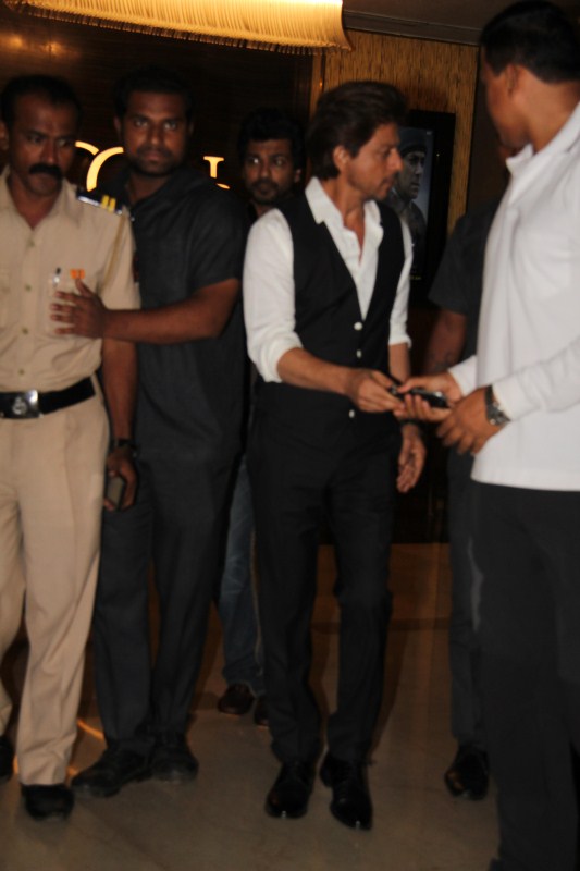 King Khan Shah Rukh Khan at Salman Khan's Tubelight special screening in Mumbai. Shahrukh Khan,Shah Rukh Khan,Shah Rukh Khan and Salman Khan,Salman Khan and Shah Rukh Khan,Shah Rukh Khan at Tubelight special screening,Tubelight special screening,Celebs at Tubelight special screening,Tubelight special screening pics,Tubelight special s