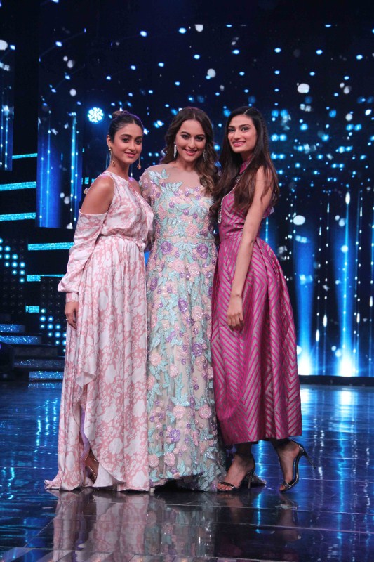 Bollywood actors ILeana Dcruz, Sonakshi Sinha and Athiya Shetty during the promotion of film Mubarakan on the sets of Star Plus TV show Nach Baliye Season 8 in Mumbai. Ileana D'Cruz,Sonakshi Sinha,Arjun Kapoor,Anil Kapoor,Nach Baliye season 8,Mubarakan,Mubarakan promotion,Mubarakan movie promotion,Mubarakan on the sets Nach Baliye Season 8