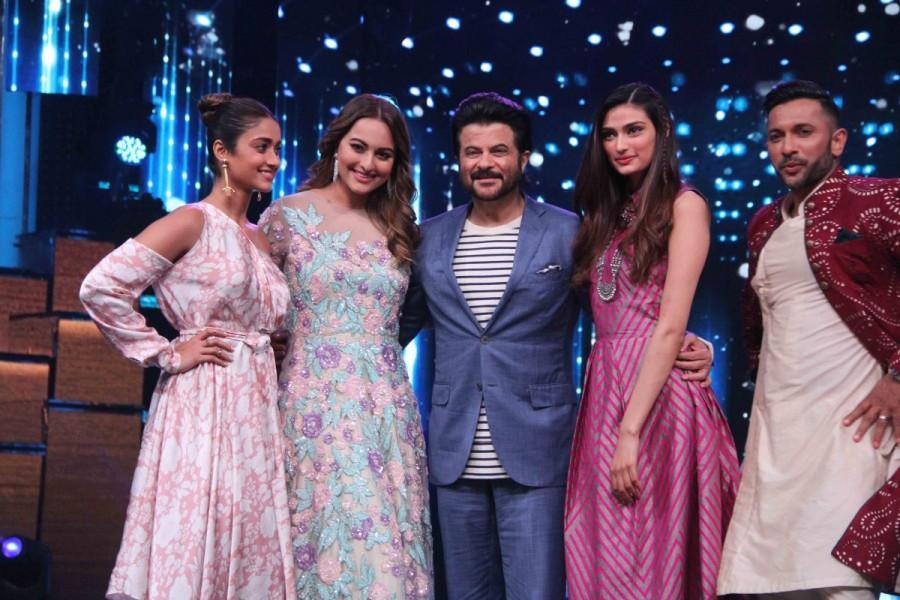 Bollywood celebs ILeana Dcruz, Sonakshi Sinha, Anil Kapoor and Athiya Shetty during the promotion of film Mubarakan on the sets of Star Plus TV show Nach Baliye Season 8 in Mumbai on June 22, 2017. Ileana D'Cruz,Sonakshi Sinha,Arjun Kapoor,Anil Kapoor,Nach Baliye season 8,Mubarakan,Mubarakan promotion,Mubarakan movie promotion,Mubarakan on the sets Nach Baliye Season 8