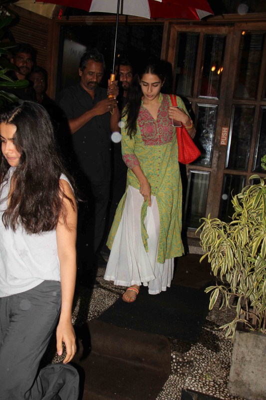 Bollywood actor Saif Ali Khan's daughter Sara Ali Khan spotted at Bandra in Mumbai on 22nd June 2017. Sara Ali Khan,Sara Ali Khan at Bandra,Sara Ali Khan spotted at Bandra,Sara Ali Khan snapped at Bandra,Saif Ali Khan's daughter Sara