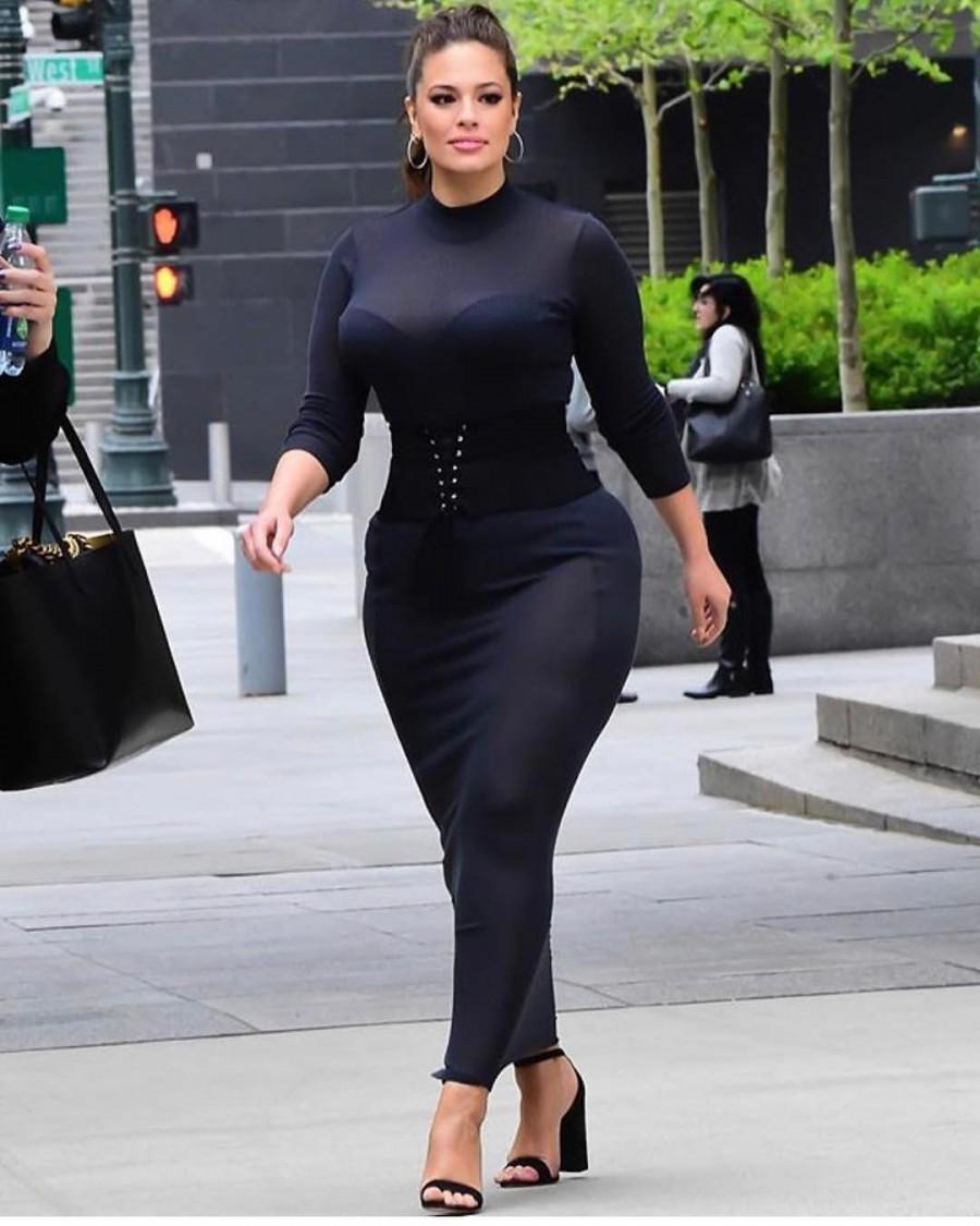 American model Ashley Graham shows us how to dress your curves right! Ashley Graham,Ashley Graham bikini pics,Ashley Graham bikini images,Ashley Graham bikini stills,Ashley Graham curves,Ashley Graham curves pics,Ashley Graham flaunts curves,Ashley Graham curves pics,Ashley Graham curves images,Ashley Graham curves stills,A