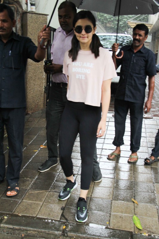 Bollywood actress Alia Bhatt snapped at Vishesh Films in Khar, Mumbai on 22nd June 2017. Alia Bhatt,actress Alia Bhatt,bollywood actress Alia Bhatt,Alia Bhatt spotted at Vishesh Films,Vishesh Films