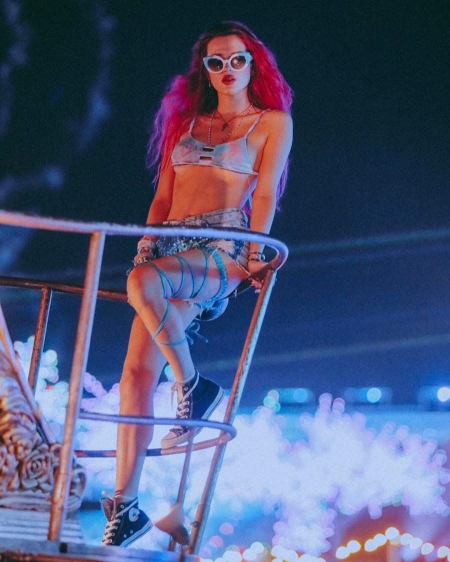 American actress Bella Thorne flaunts her pink neon hair. Bella Thorne,Bella Thorne bikini pics,Bella Thorne bikini images,Bella Thorne bikini stills,Bella Thorne curves,Bella Thorne curves pics,Bella Thorne flaunts curves,Bella Thorne curves pics,Bella Thorne curves images,Bella Thorne curves stills,Bella Thorn