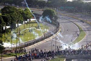 Venezuela airbase,Venezuela,Deadly protest at Venezuela