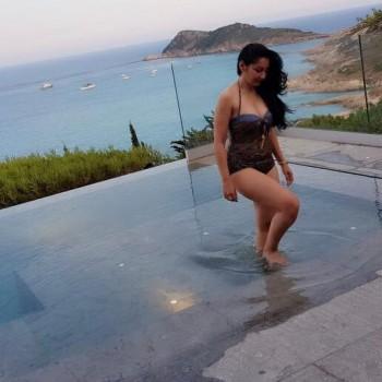 Sanjay Dutt's wife Manyata Dutt flaunts her curves in these sizzling swimsuit images.