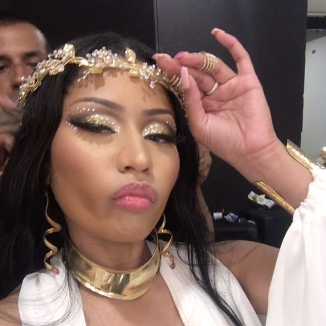 Nicki Minaj Flaunts Curves To Look Like A Greek Goddess Photos Images Gallery 69067